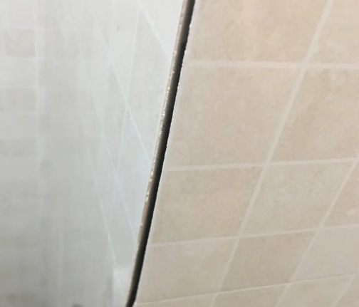 湛江瓷砖空鼓维修公司分享阳台瓷砖脱落的修复过程可以分为以下几个步骤