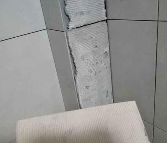 湛江瓷砖空鼓维修公司分享下厨房瓷砖脱落的补救措施。